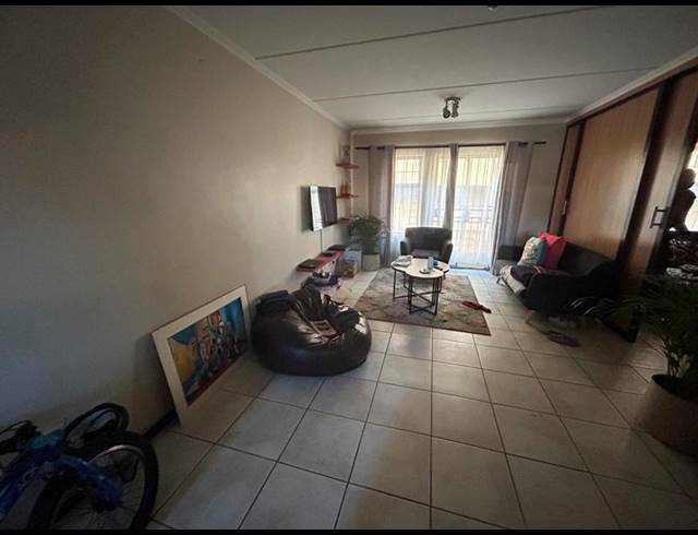 1 BEDROOM APARTMENT FOR SALE IN SUMMERFIELDS ESTATE